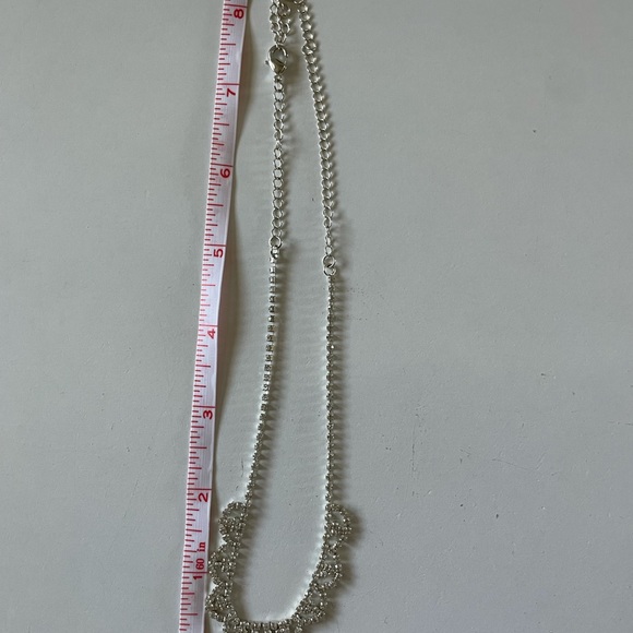 Small silver rhinestone costume necklace - Picture 5 of 5